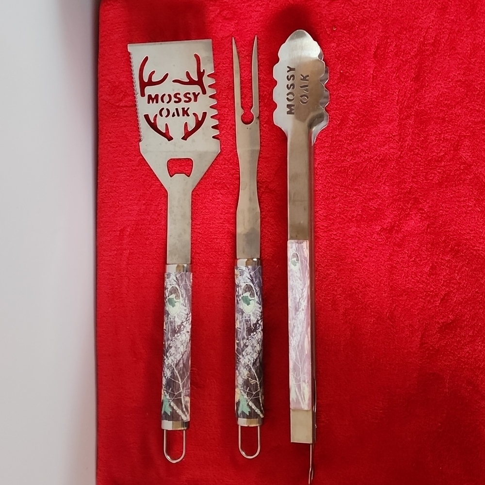 Mossy Oak Camo  Grill, 3 pc. BBQ Tools Set.